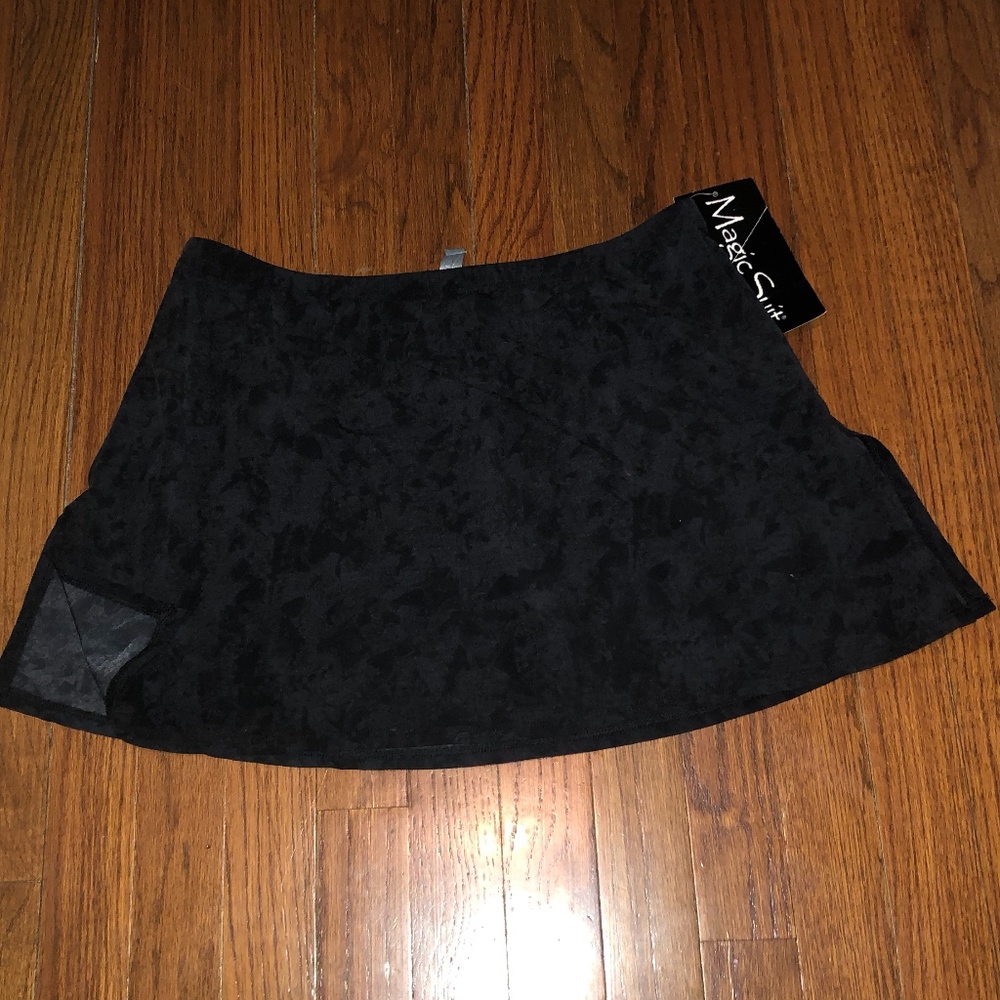 Magic Suit size L coverup skirt NWT